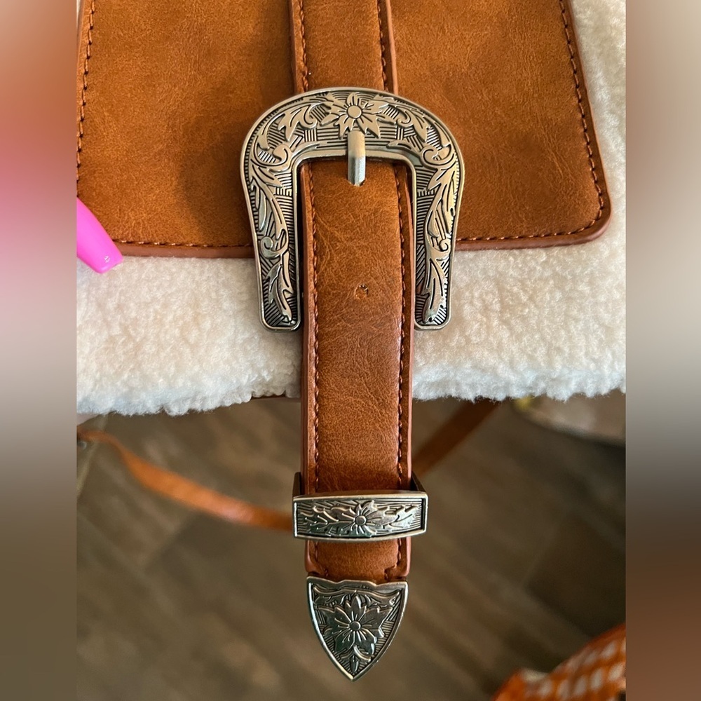 Mudd Tan Crossbody Bag with Cream Accent - Picture 3 of 9